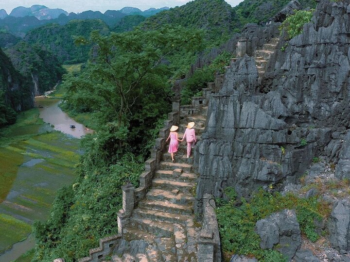 Di chuyển đến núi Bài Thơ khá đơn giản.