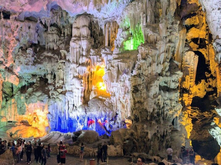 Động Thiên Cung không chỉ là một kỳ quan tự nhiên mà còn là kho tàng khảo cổ quý giá.