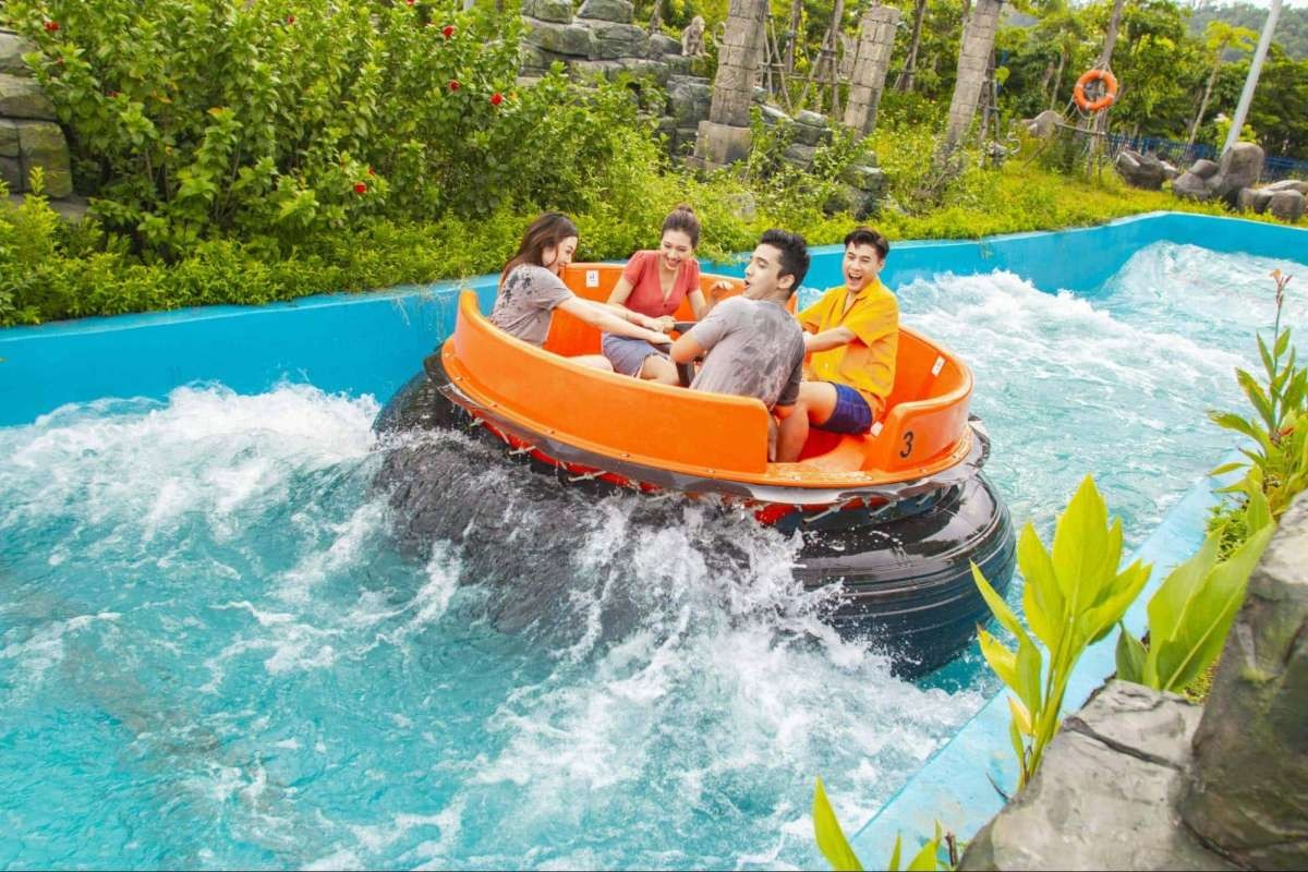 Sun World Hạ Long là tổ hợp vui chơi giải trí quy mô lớn, nổi bật với cáp treo Nữ Hoàng và nhiều trò chơi hiện đại, mang đến những trải nghiệm sôi động và khó quên. &nbsp;