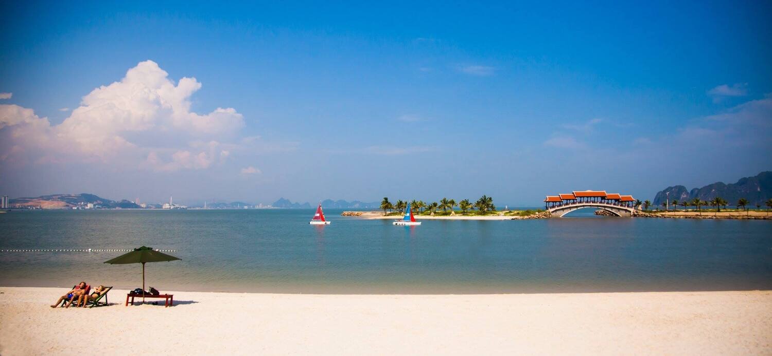  Tuần Châu phù hợp với những ngày nghỉ thong thả, không gian nghỉ dưỡng biệt lập, sang trọng. 