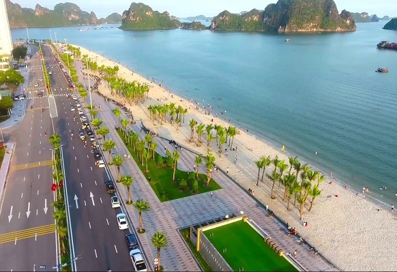  Tuần Châu mang vẻ đẹp yên bình, riêng tư của không gian nghỉ dưỡng còn Bãi Cháy cuốn hút bởi nhịp sống sôi động, hiện đại, vui chơi không ngừng nghỉ. 