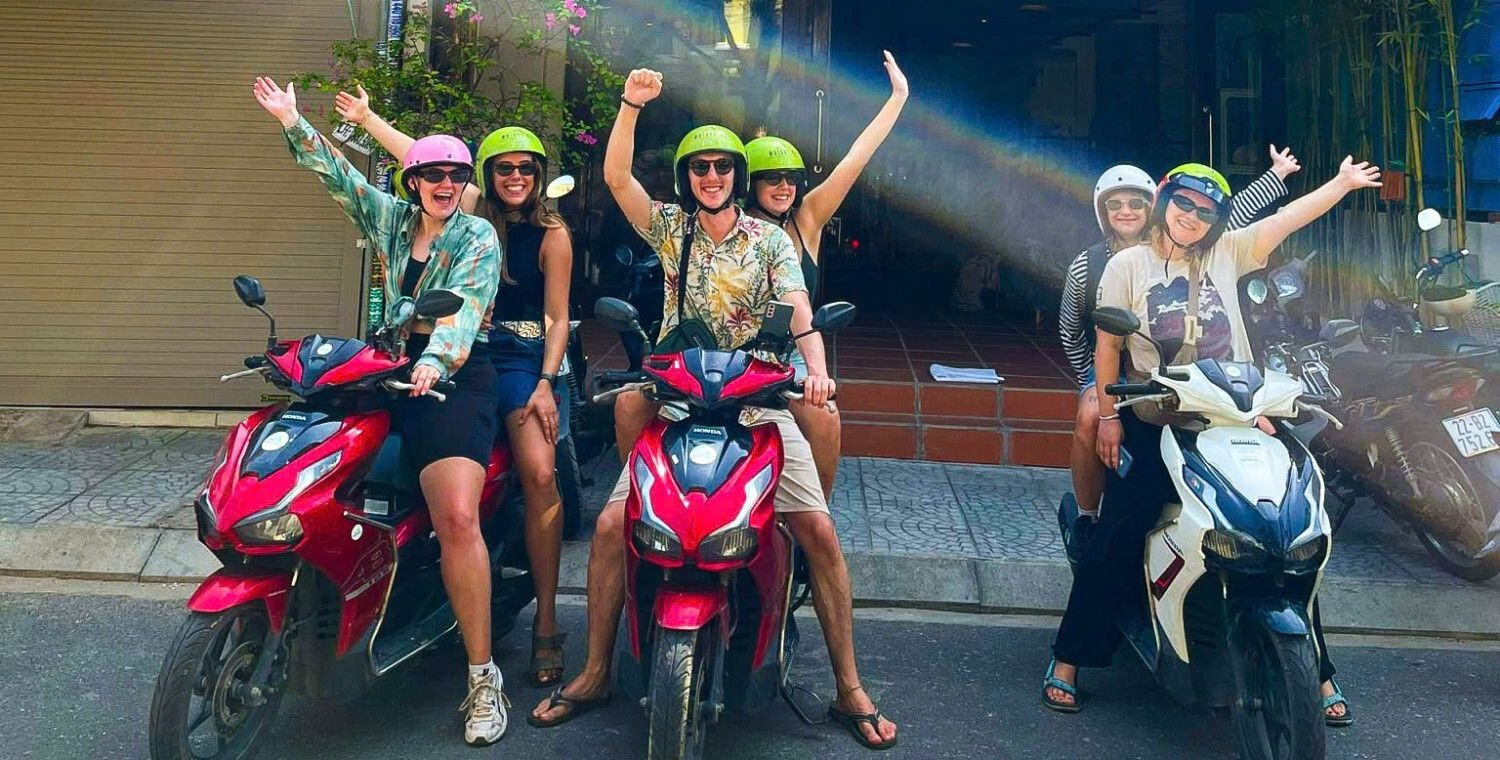  Khi thuê xe máy, bạn nên kiểm tra kỹ tình trạng xe, hỏi rõ giá thuê và các chi phí phát sinh, đồng thời chụp ảnh xe trước khi nhận để tránh những rắc rối không đáng có trong quá trình sử dụng. 