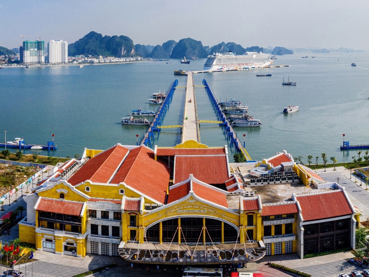 Cảng tàu khách quốc tế Hạ Long là cảng tàu khách du lịch quốc tế chuyên biệt đầu tiên của Việt Nam
