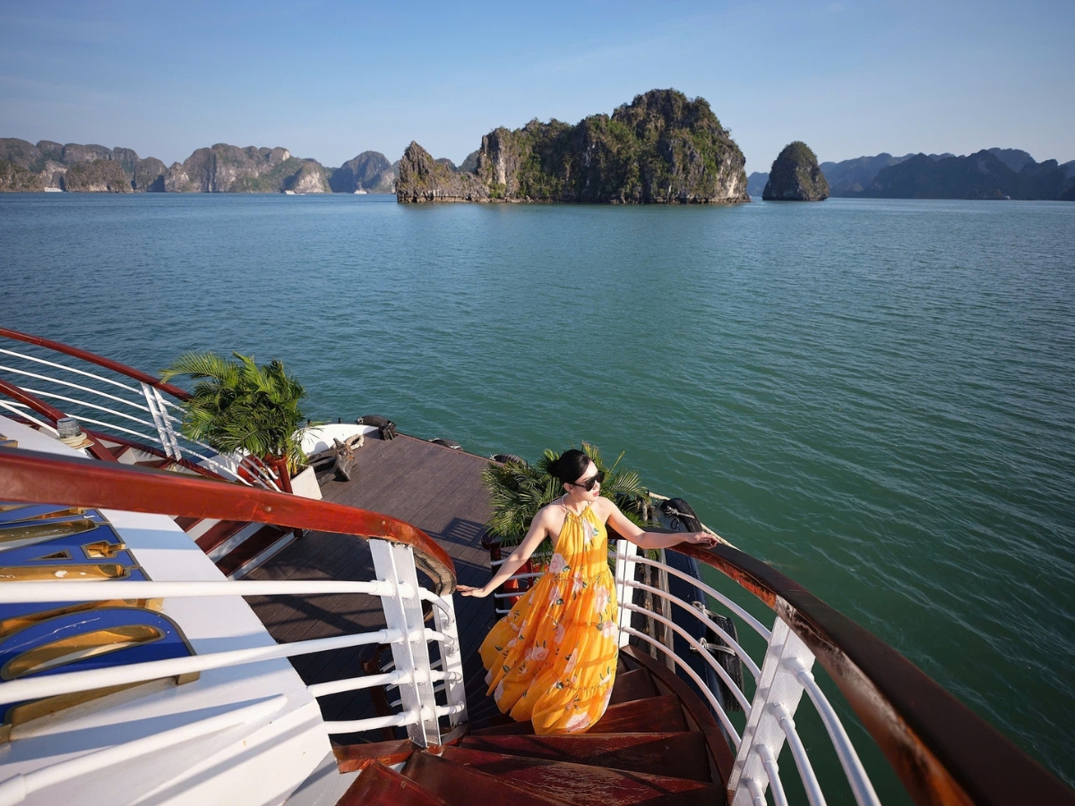 Khoảng thời gian từ tháng 3 đến tháng 5 và từ tháng 9 đến tháng 11 thường được nhiều du khách lựa chọn khi tham quan Vịnh Hạ Long