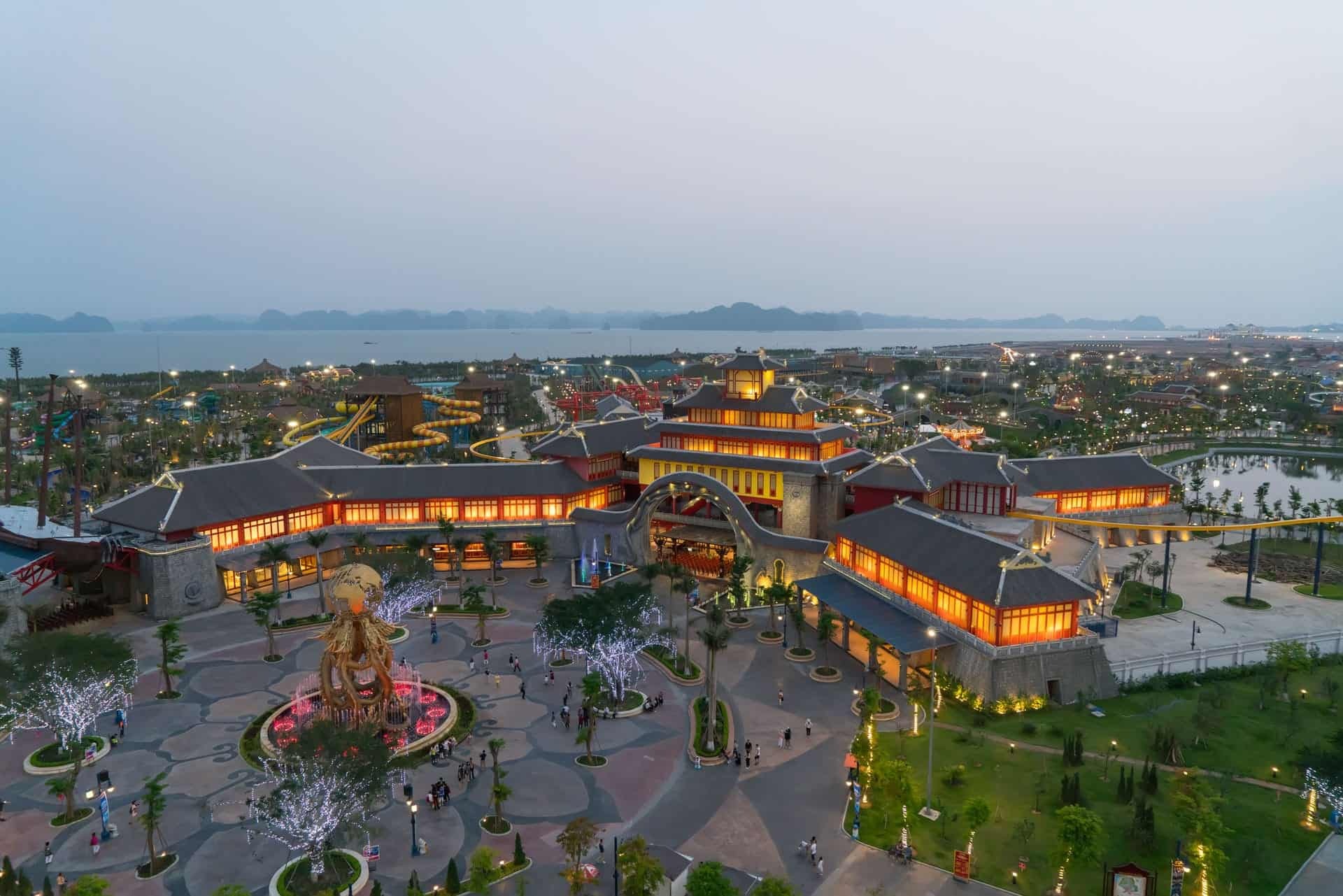  Sun World Hạ Long là điểm đến lý tưởng để du khách dành trọn cả ngày vui chơi, tham quan và chụp hình sống ảo. 