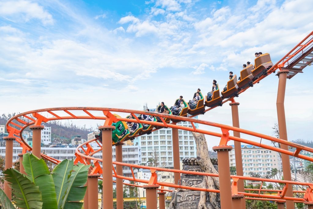  Công viên Rồng Dragon Park là thiên đường giải trí sôi động tại Hạ Long mang đến những phút giây bùng nổ năng lượng.&nbsp;