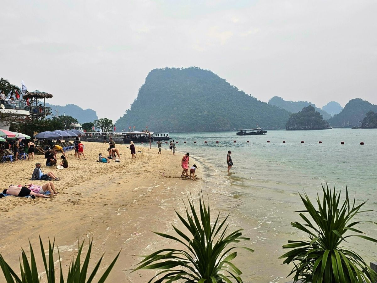 Mùa hè là lúc nước biển ấm và có nhiều dịch vụ vui chơi trên biển được tổ chức