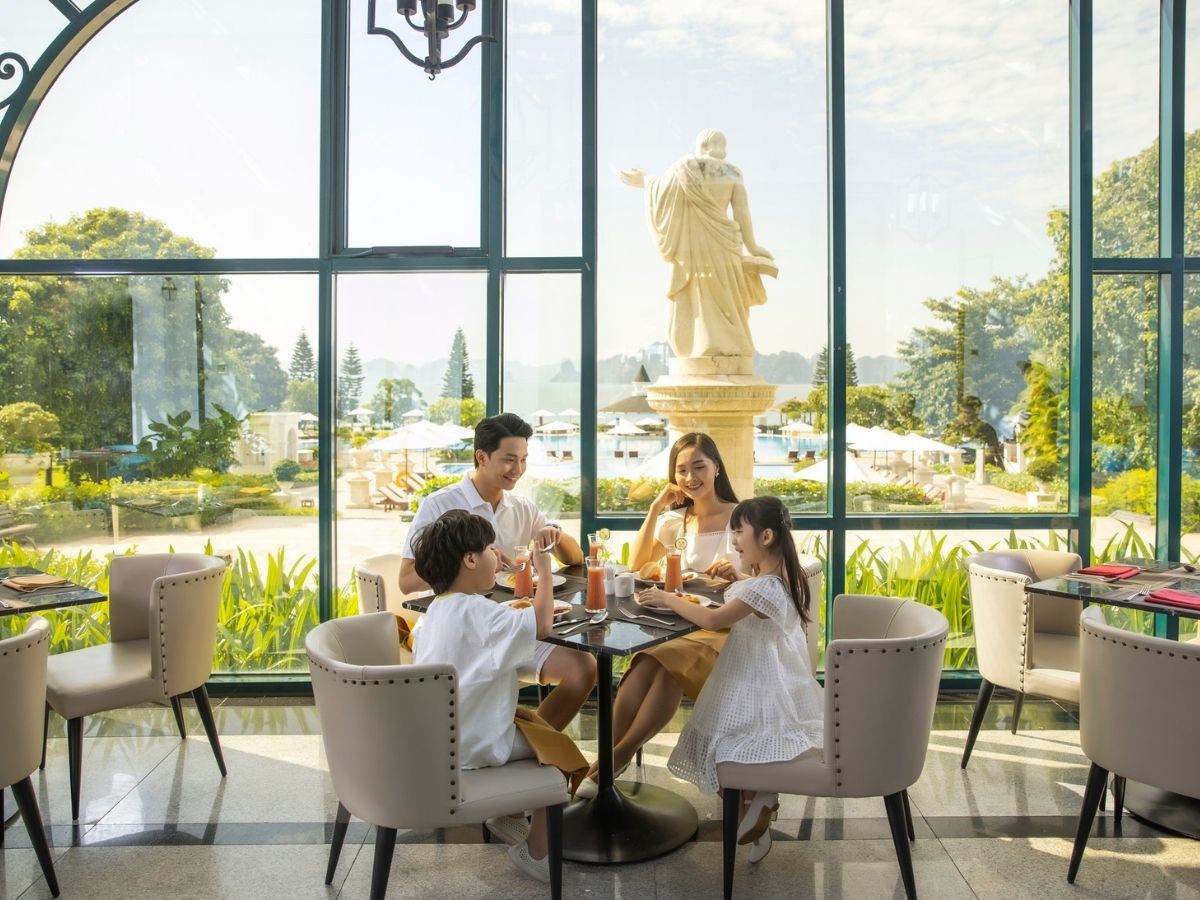 Hạ tầng giao thông cùng các điểm tham quan, lưu trú hiện tại ở Hạ Long rất phù hợp cho các gia đình có trẻ nhỏ đến trải nghiệm và du lịch