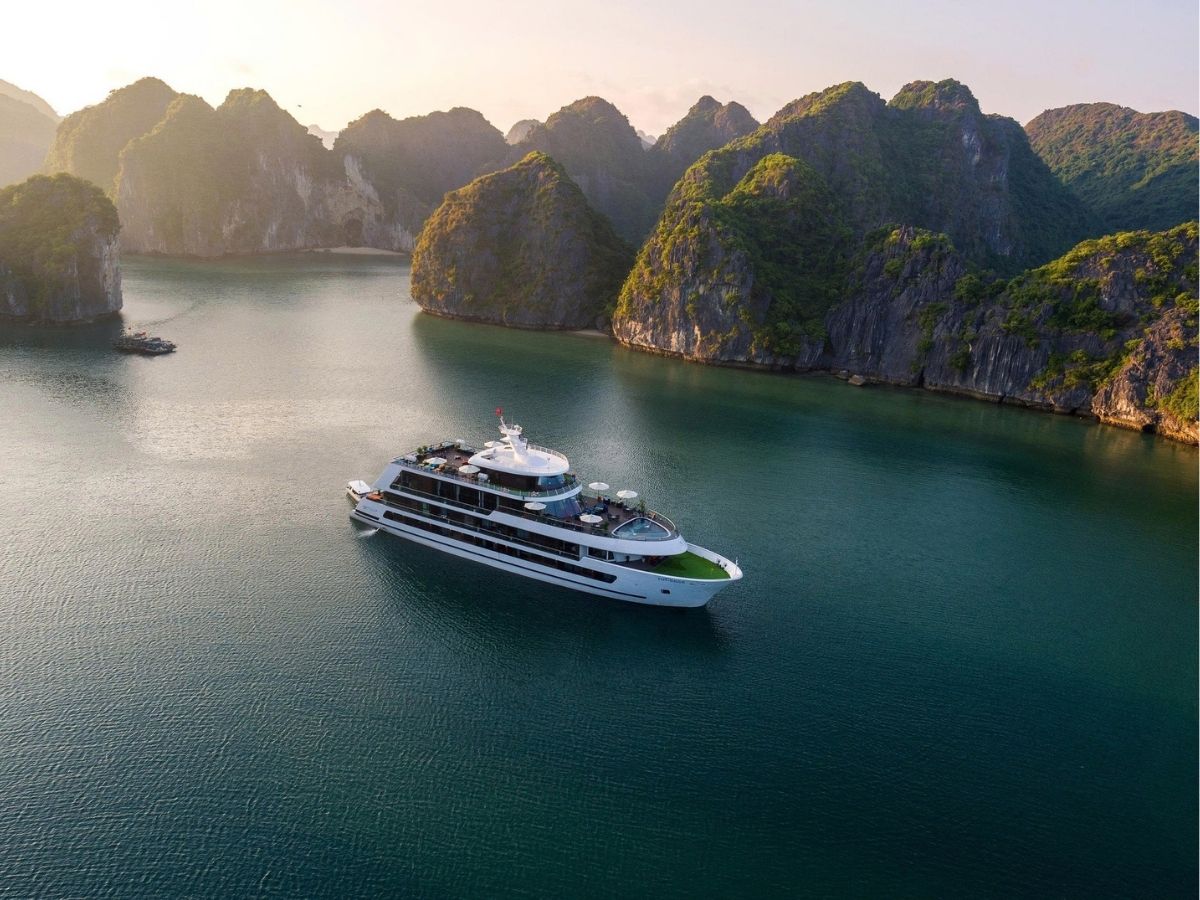 Các gia đình có trẻ nhỏ nên lựa chọn hình thức du thuyền trong ngày để dễ dàng sắp xếp nhịp sinh hoạt thuận tiện hơn 