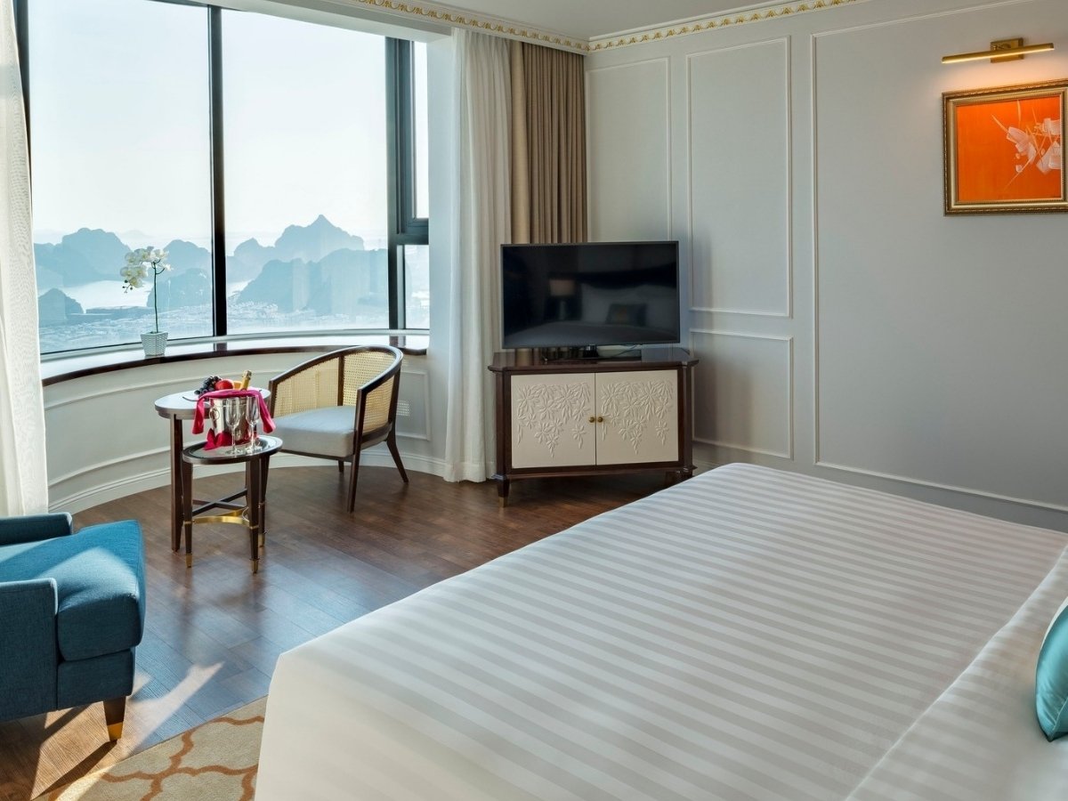 View từ phòng nghỉ tại FLC Hạ Long Bay Golf Club & Luxury Resort