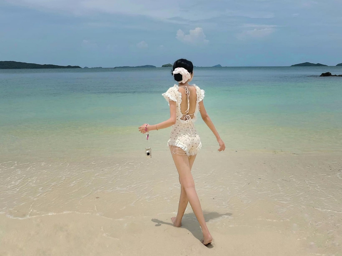 Nếu mong muốn không gian biển đảo yên tĩnh hơn, du khách có thể lựa chọn tour Cô Tô hoặc Quan Lạn 