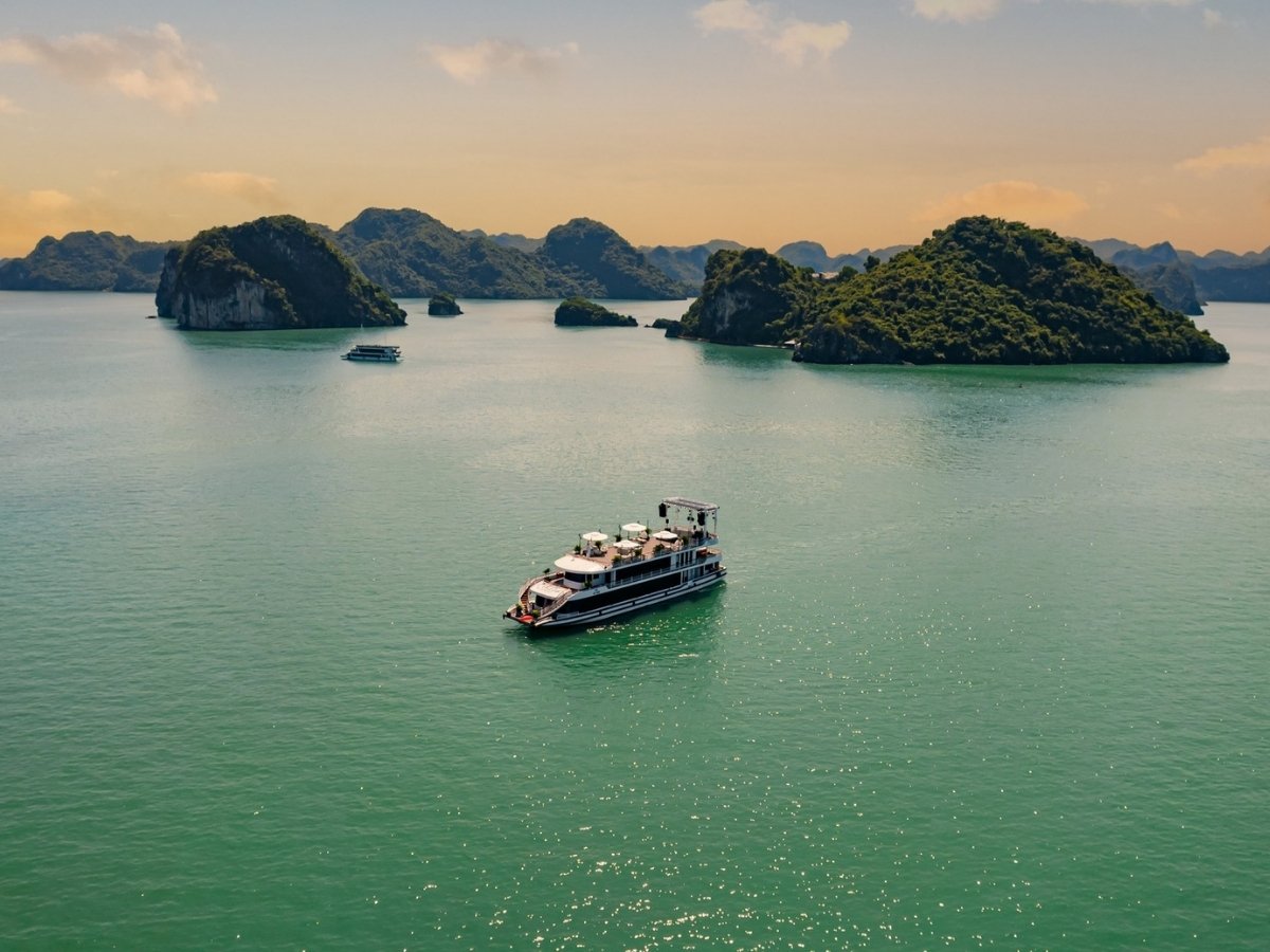 Tour tham quan Vịnh Hạ Long ngắn ngày là lựa chọn phổ biến với du khách muốn tối ưu thời gian