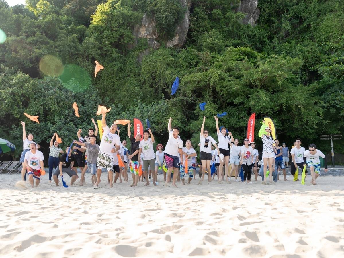 Du khách nên đặt tour sớm khoảng 3 - 6 tuần, nhất là vào dịp cao điểm mùa hè từ tháng 5 đến tháng 8 