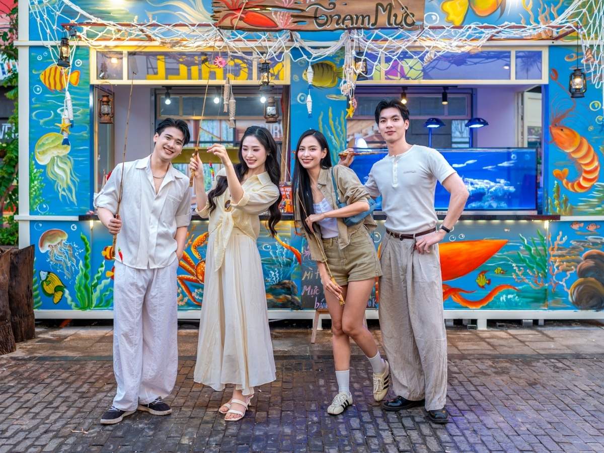 Khi tìm hiểu VUI-Fest Ha Long ở đâu bãi cháy, bạn sẽ thấy lợi thế lớn là nằm rất gần các khu vui chơi nổi bật của Sun World.