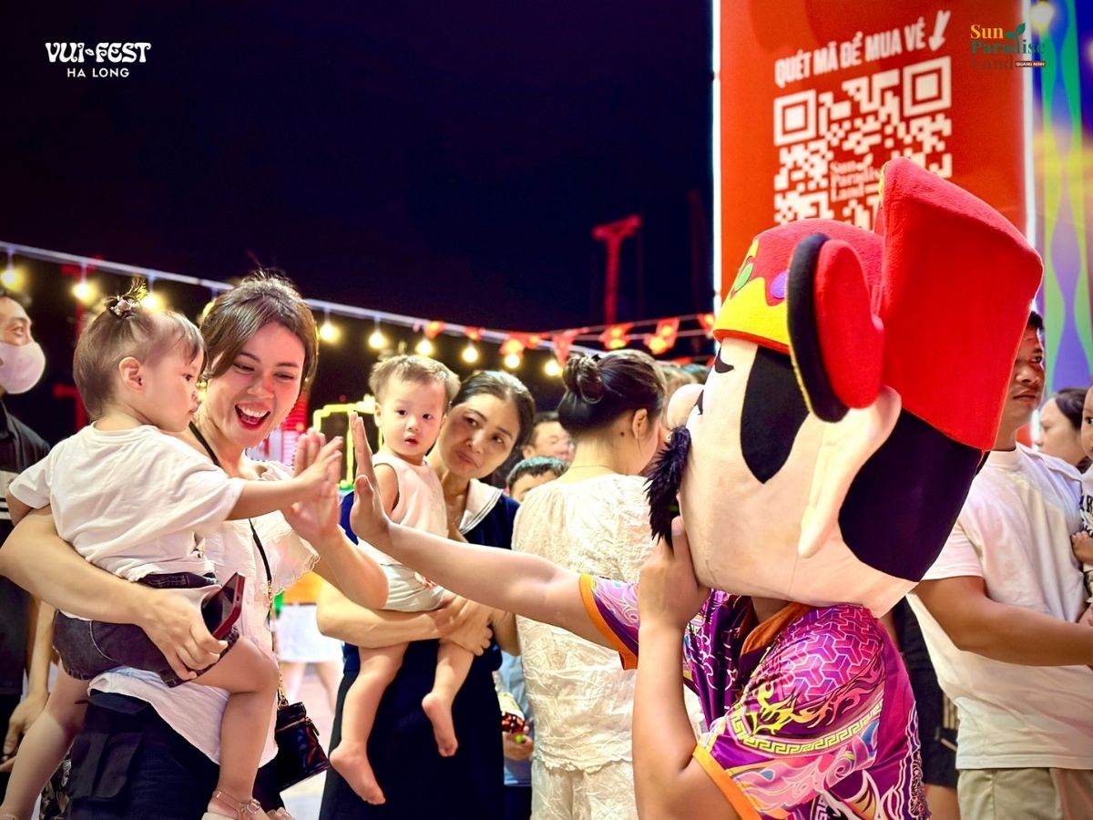 Nếu bạn đang băn khoăn VUI-Fest Ha Long có đáng đi không, thì với nhóm bạn trẻ, câu trả lời gần như là chắc chắn.