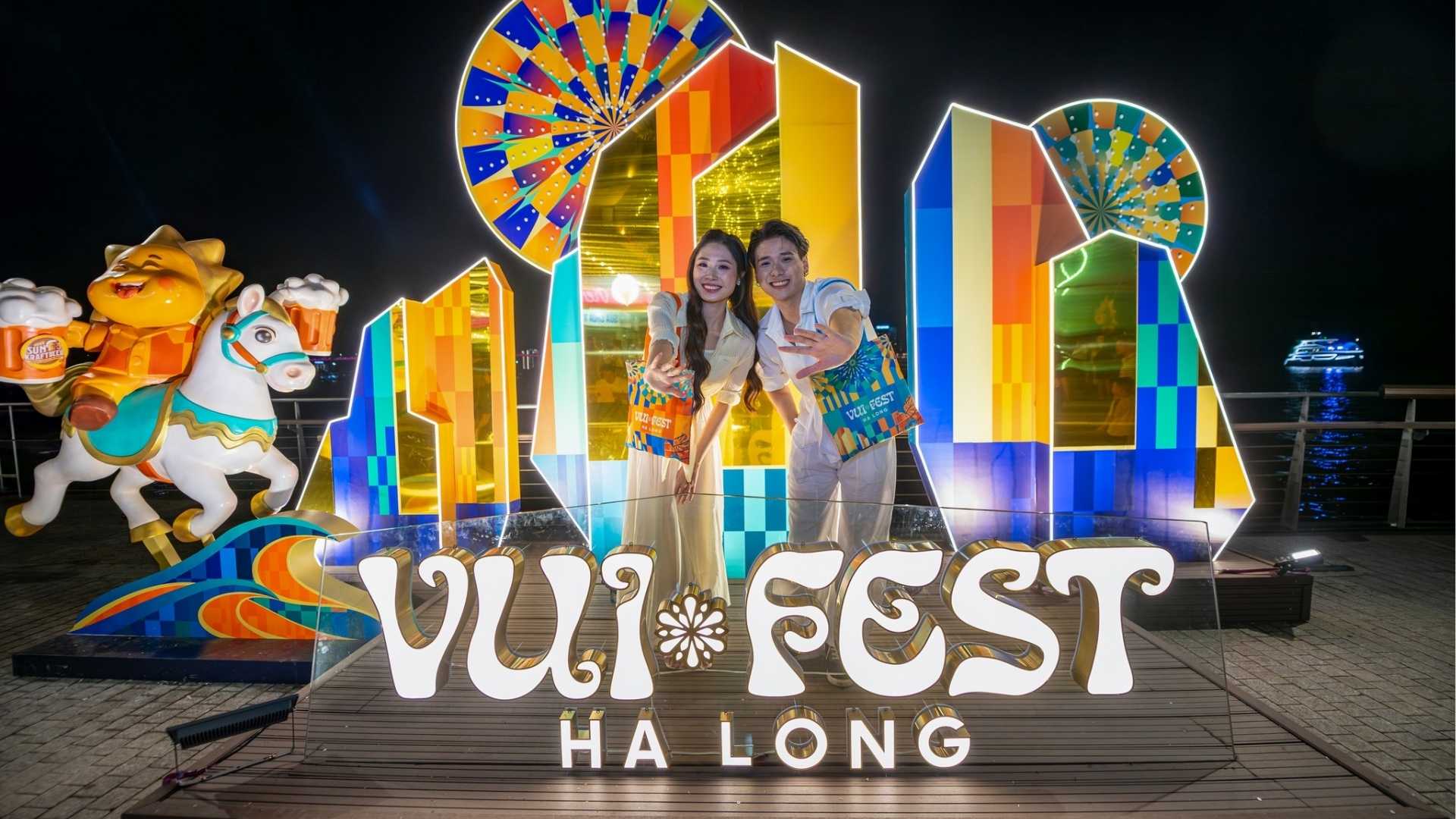 Không gian tại VUI-Fest mang đến trải nghiệm đa dạng từ dạo phố, check-in ánh sáng đến thưởng thức ẩm thực và xem biểu diễn nghệ thuật.