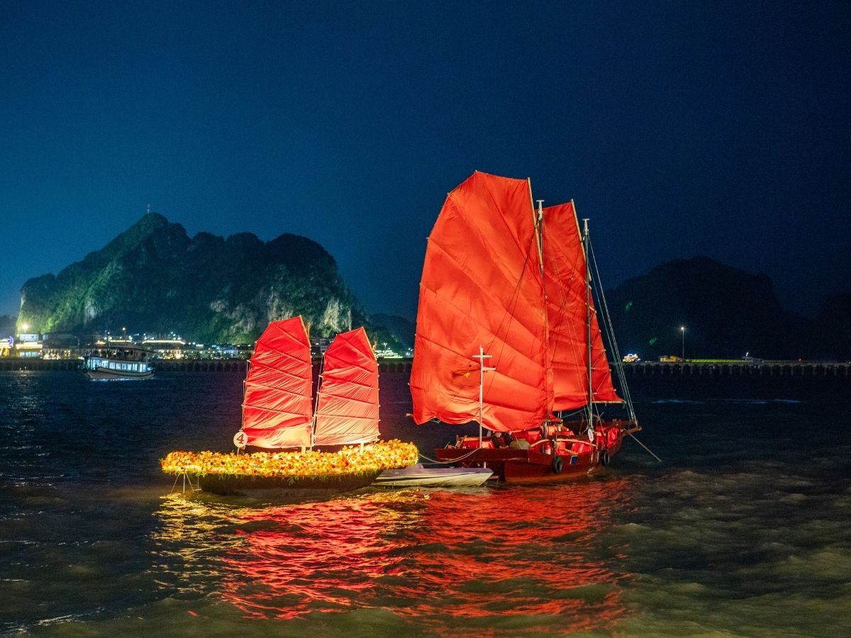 Điểm nhấn nổi bật nhất của VUI-Fest là show 3D Mapping “Long Vân Khánh Hội” tại khu vực Ngọn Hải Đăng.