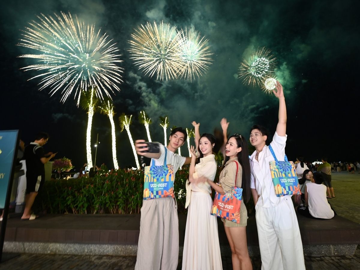 Nếu bạn đang tìm hiểu trải nghiệm 3D Mapping Hạ Long, các show thường diễn ra vào buổi tối thời điểm ánh sáng phát huy hiệu ứng tốt nhất.
