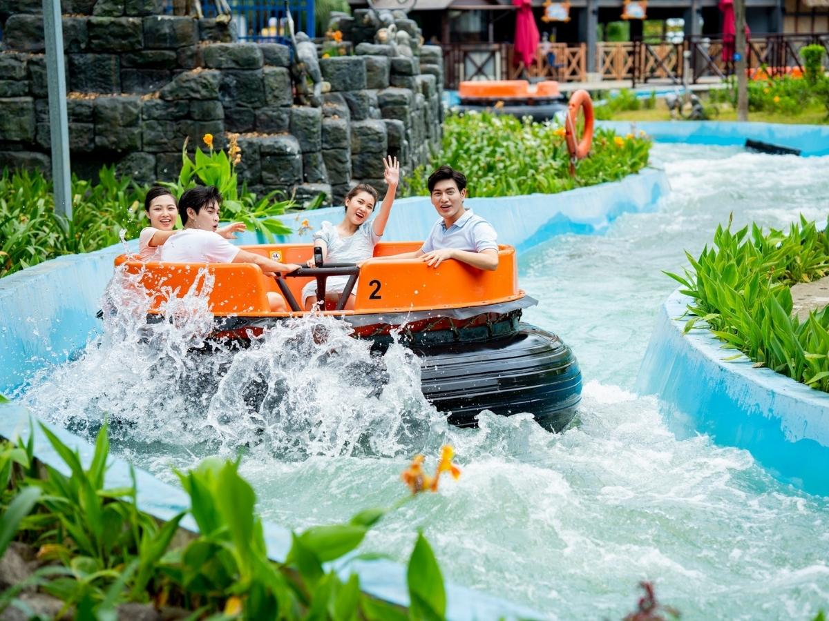 Để chuyến đi thêm phong phú, du khách có thể kết hợp tham quan Sun World Ha Long vào ban ngày trước khi đến VUI-Fest vào buổi tối