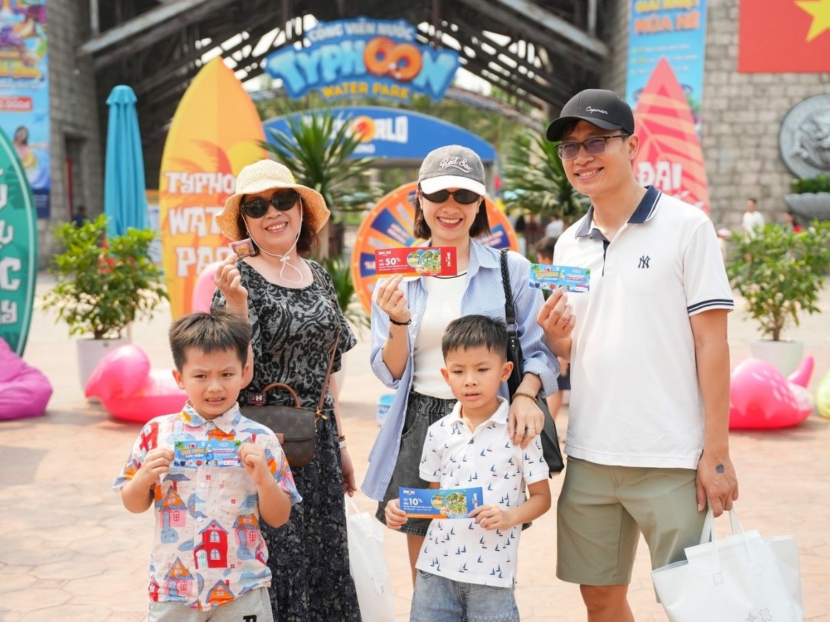 Để tận dụng trọn vẹn thời gian tại Hạ Long, du khách có thể kết hợp vui chơi tại Sun World Ha Long vào ban ngày 