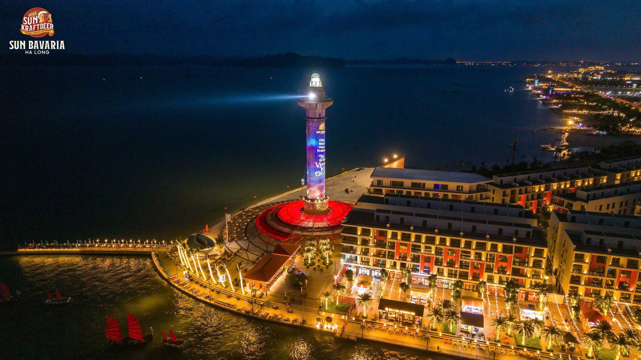 Show ánh sáng Bãi Cháy buổi tối là chuỗi hoạt động trình diễn kết hợp ánh sáng, âm thanh và công nghệ hiện đại