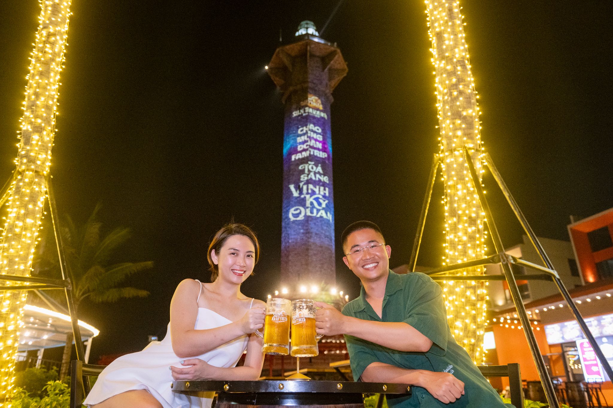 Thời gian phù hợp nhất để trải nghiệm show ánh sáng tại Bãi Cháy là từ chiều muộn đến buổi tối, từ 17 giờ 30 phút trở đi 