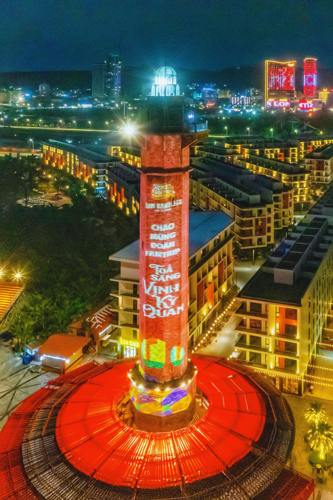 Sự kiện ánh sáng Hạ Long 2026 thu hút du khách nhờ sự kết hợp hài hòa giữa công nghệ trình diễn hiện đại và cảnh quan tự nhiên của vịnh Hạ Long