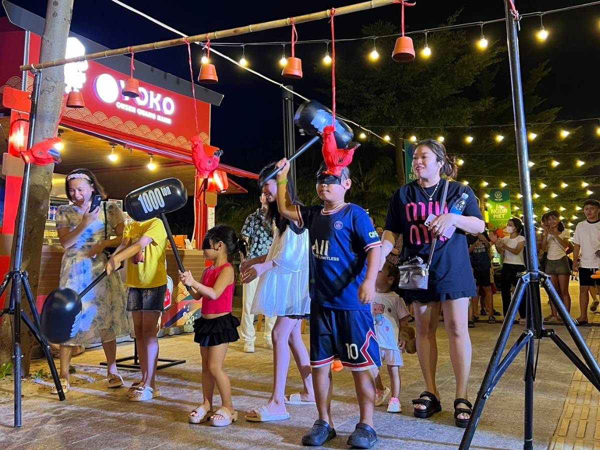 VUI-Fest Hạ Long là điểm đến mà du khách có thể dành trọn một buổi tối để vui chơi, giải trí và thưởng thức ẩm thực