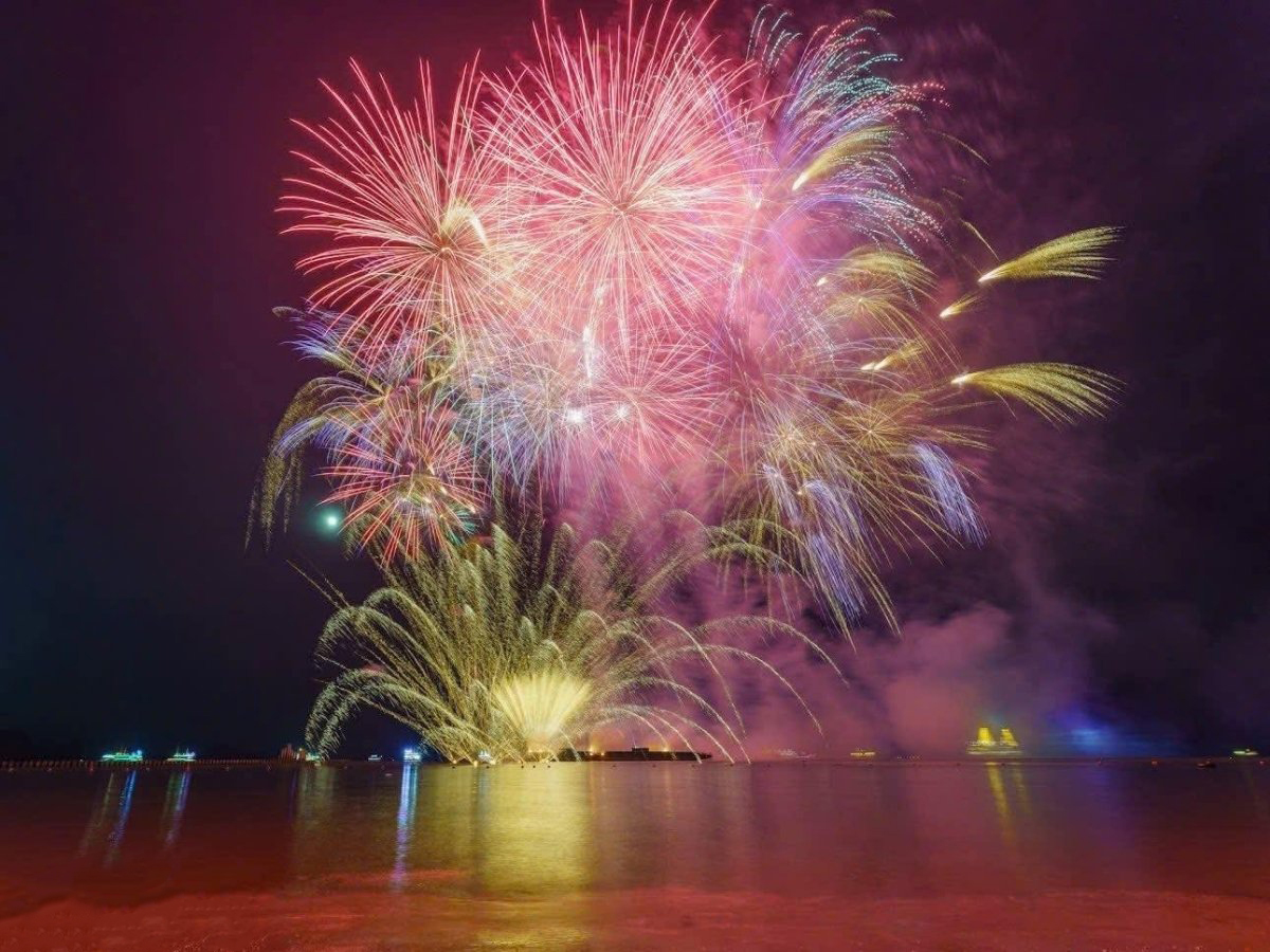 VUI-Fest Ha Long sở hữu không gian mở, gần biển và nhiều ánh sáng, vì vậy du khách có thể dễ dàng cảm nhận nhịp sống đêm của Bãi Cháy