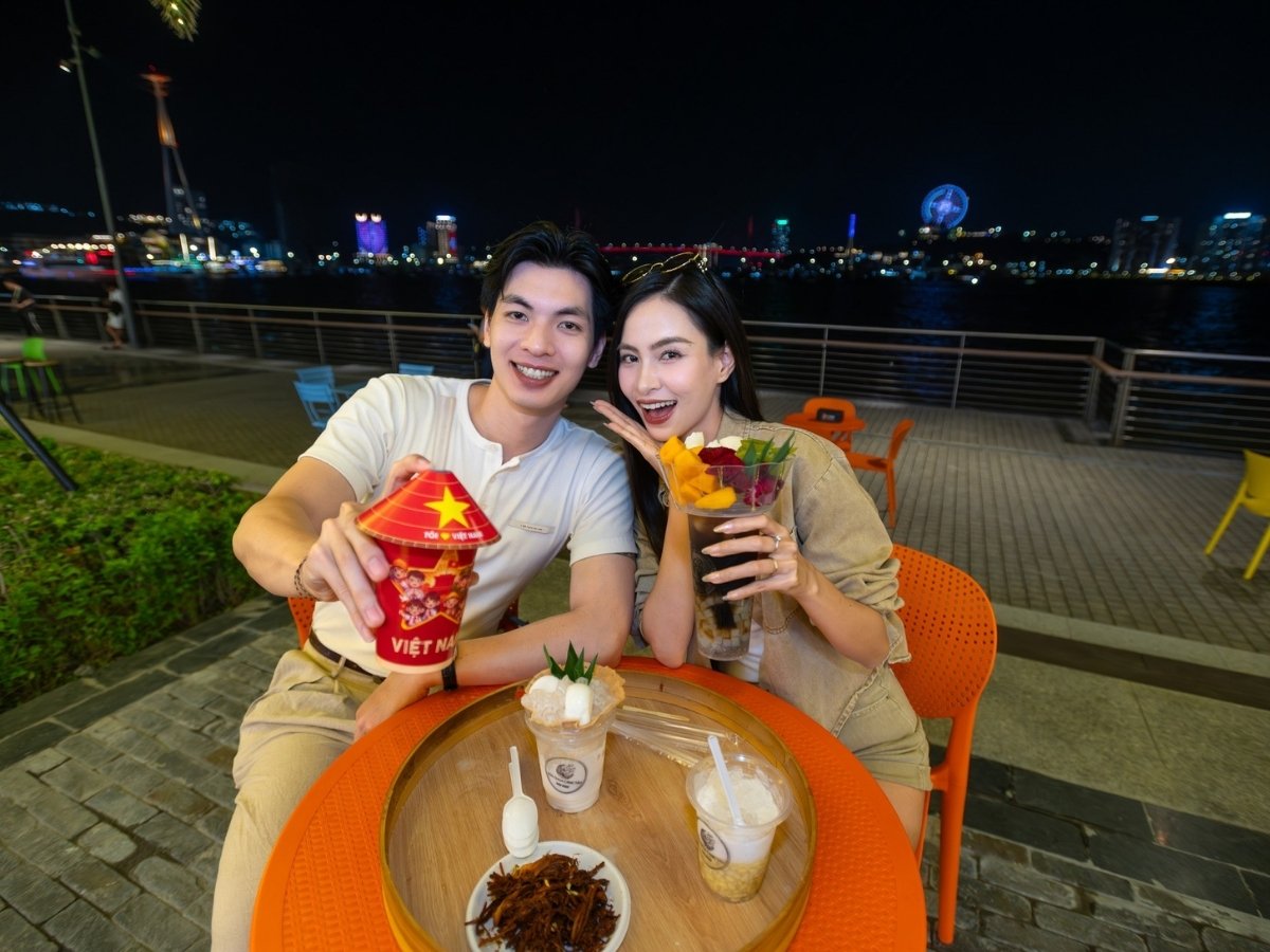 Các cặp đôi có thể bắt đầu buổi tối tại VUI-Fest Ha Long bằng hoạt động ăn uống nhẹ tại khu kiosk ẩm thực 