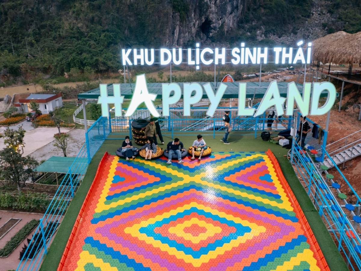 Với các gia đình có trẻ nhỏ, Happy Land cung cấp dịch vụ picnic với thực đơn gồm các món ăn hữu cơ được trồng ngay tại khu vực.