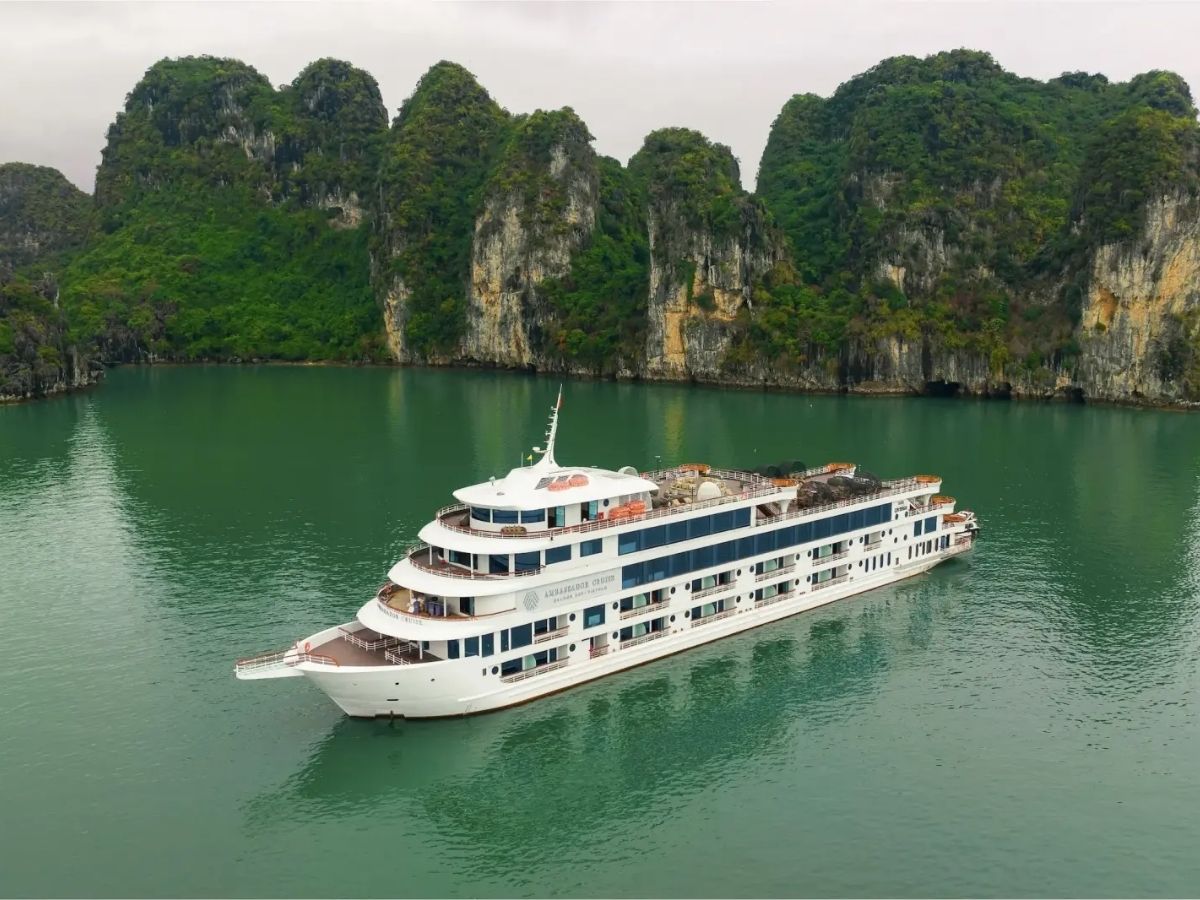 Việc tuân thủ các hướng dẫn từ thuyền trưởng, hướng dẫn viên là điều cần thiết, đảm bảo an toàn cho cá nhân và góp phần giữ gìn di sản.