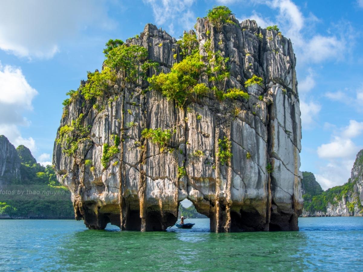 Gần khu vực Hòn Đỉnh Hương là tổ hợp vui chơi giải trí Sun World Ha Long.