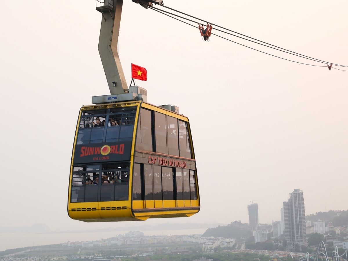 Sau khi tham quan Hòn Chó Đá Quảng Ninh, bạn có thể ghé thăm Sun World Ha Long.