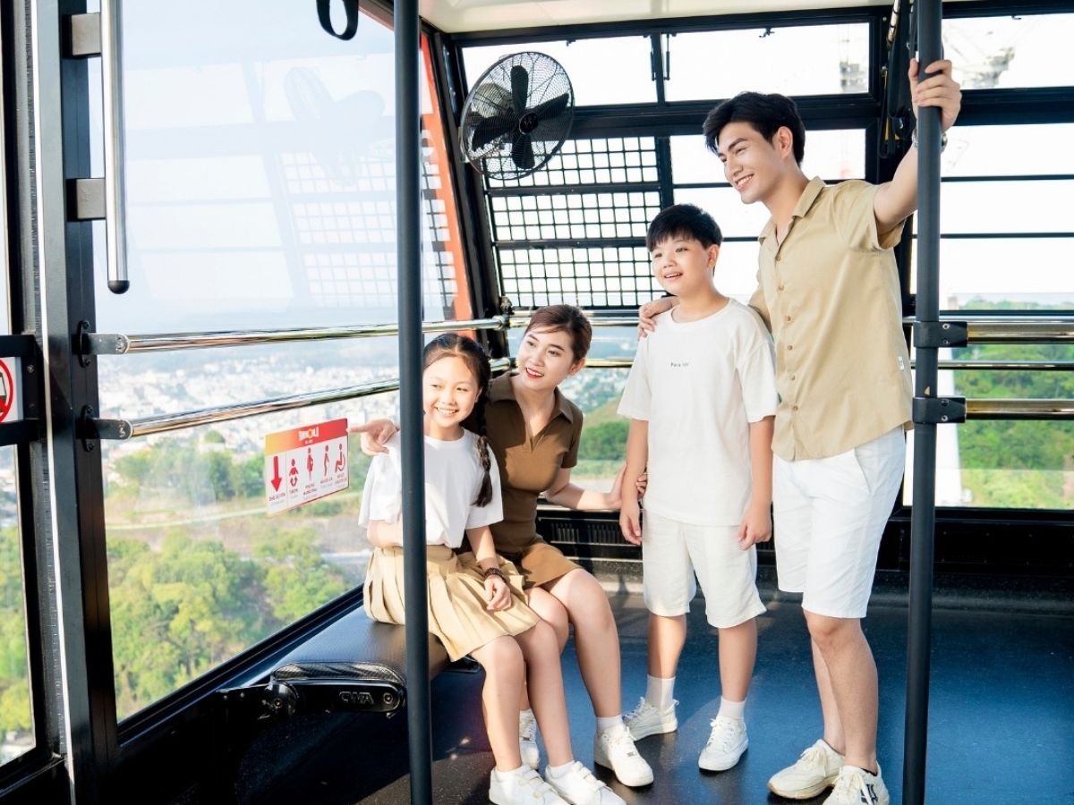 Sun World Ha Long chỉ cách khách sạn khoảng 10 phút di chuyển bằng ô tô.