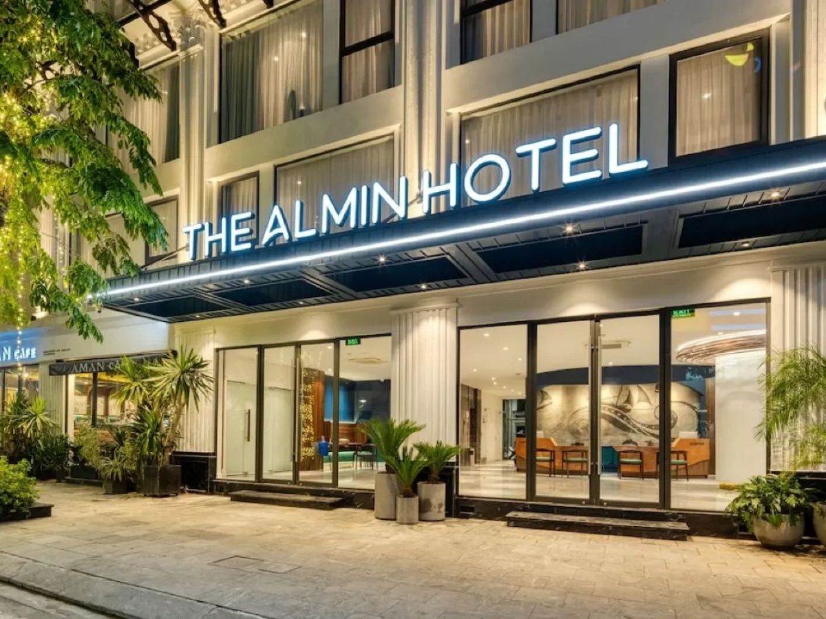 Nét độc đáo của Almin Hotel đến từ kiến trúc sự kết hợp hài hòa giữa phong cách cổ điển châu Âu và nét hiện đại.