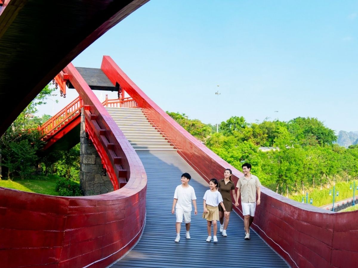Điểm mạnh về vị trí của Almin Hotel thể hiện rõ khi chỉ mất một quãng ngắn để đến Sun World Ha Long.