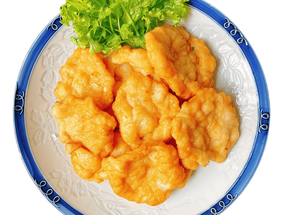 Chả mực Hạ Long là món quà được yêu thích nhất nhờ hương vị đặc trưng và dễ bảo quản nếu đóng gói đúng cách.