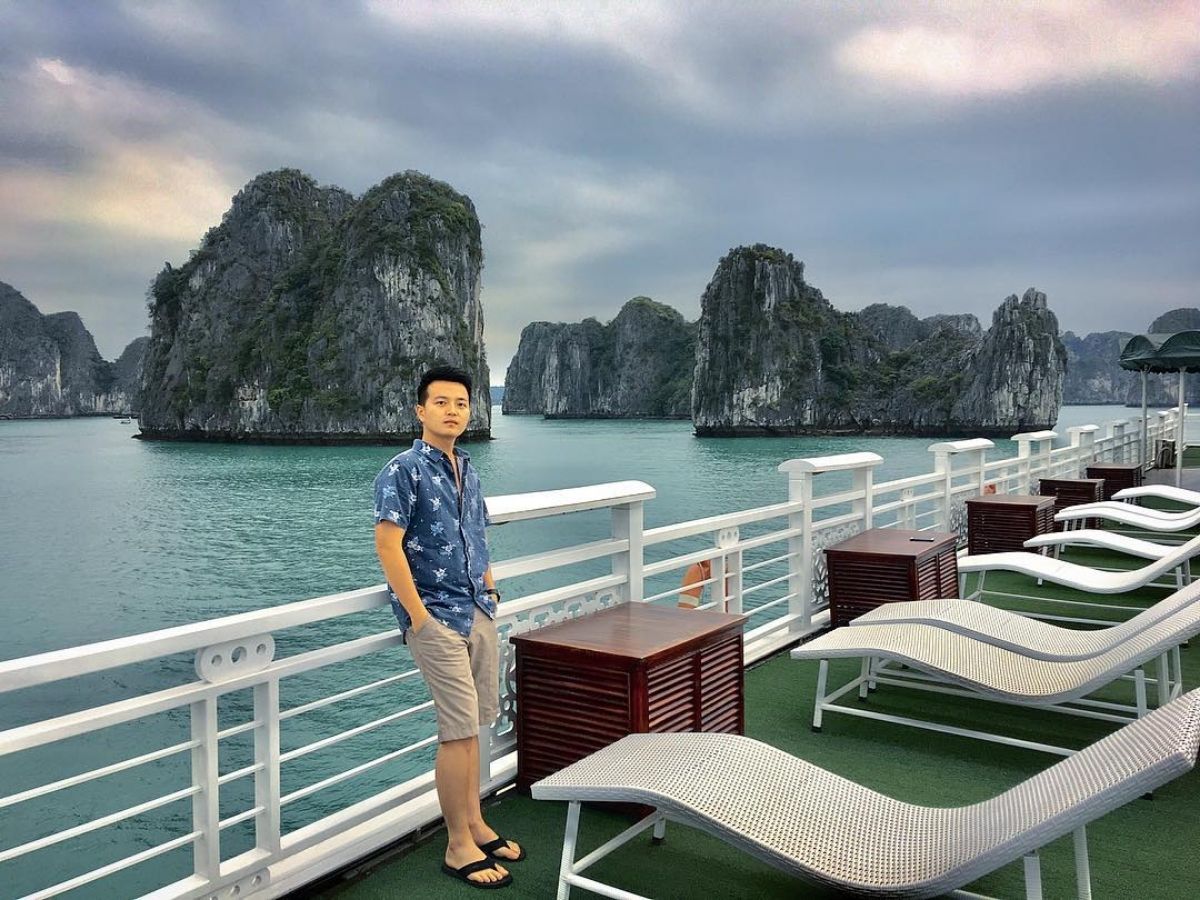Du thuyền sở hữu nhiều góc check-in đẹp giúp bạn lưu giữ những khoảnh khắc đáng nhớ.