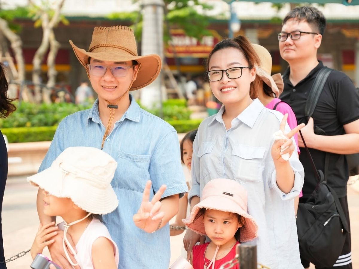 Bạn nên lựa chọn quần áo thoải mái, chất liệu thoáng mát để thuận tiện khi di chuyển giữa các khu vực của Sun World Ha Long