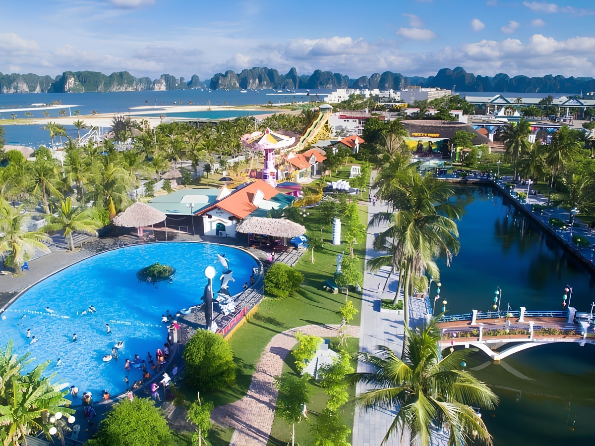 Không gian biển thoáng đãng và dịch vụ đa dạng giúp Đảo Tuần Châu trở thành điểm đến yêu thích tại Hạ Long. (Nguồn: Sưu tầm)