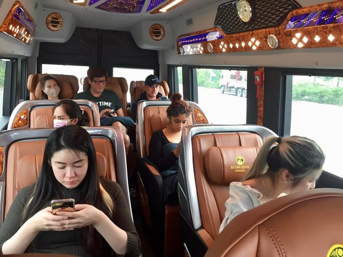 Limousine là phương án di chuyển thuận tiện từ Hà Nội đến Hạ Long. (Nguồn: Sưu tầm)