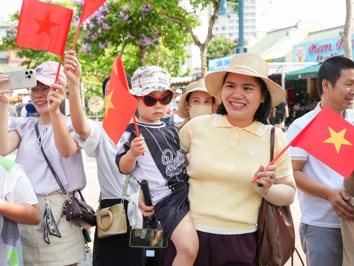 Nếu gặp mưa, bạn vẫn có nhiều lựa chọn để tiếp tục hành trình khám phá Hạ Long