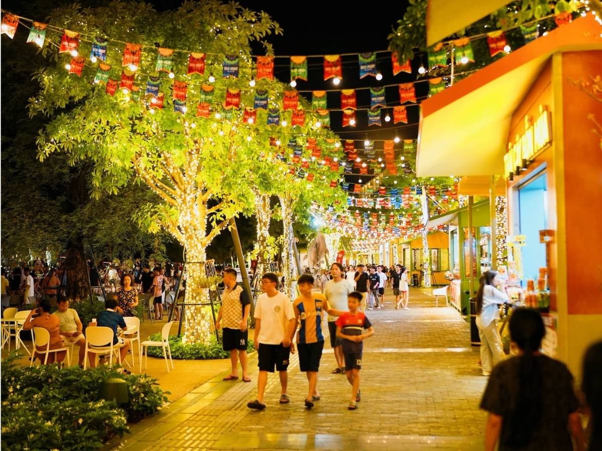 Không gian VUI-Fest Ha Long gồm dãy phố ẩm thực gần 100 kiosk, Ngọn Hải Đăng, khán đài xem pháo hoa và Nhà hàng Sun Bavaria Ha Long (Nguồn: Sưu tầm)