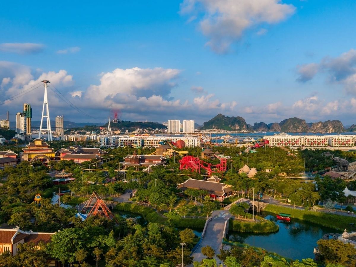 Sun World Ha Long và VUI-Fest Ha Long cùng nằm tại Bãi Cháy nên phù hợp để kết hợp trong lịch trình vui chơi từ chiều đến tối (Nguồn: Sưu tầm)