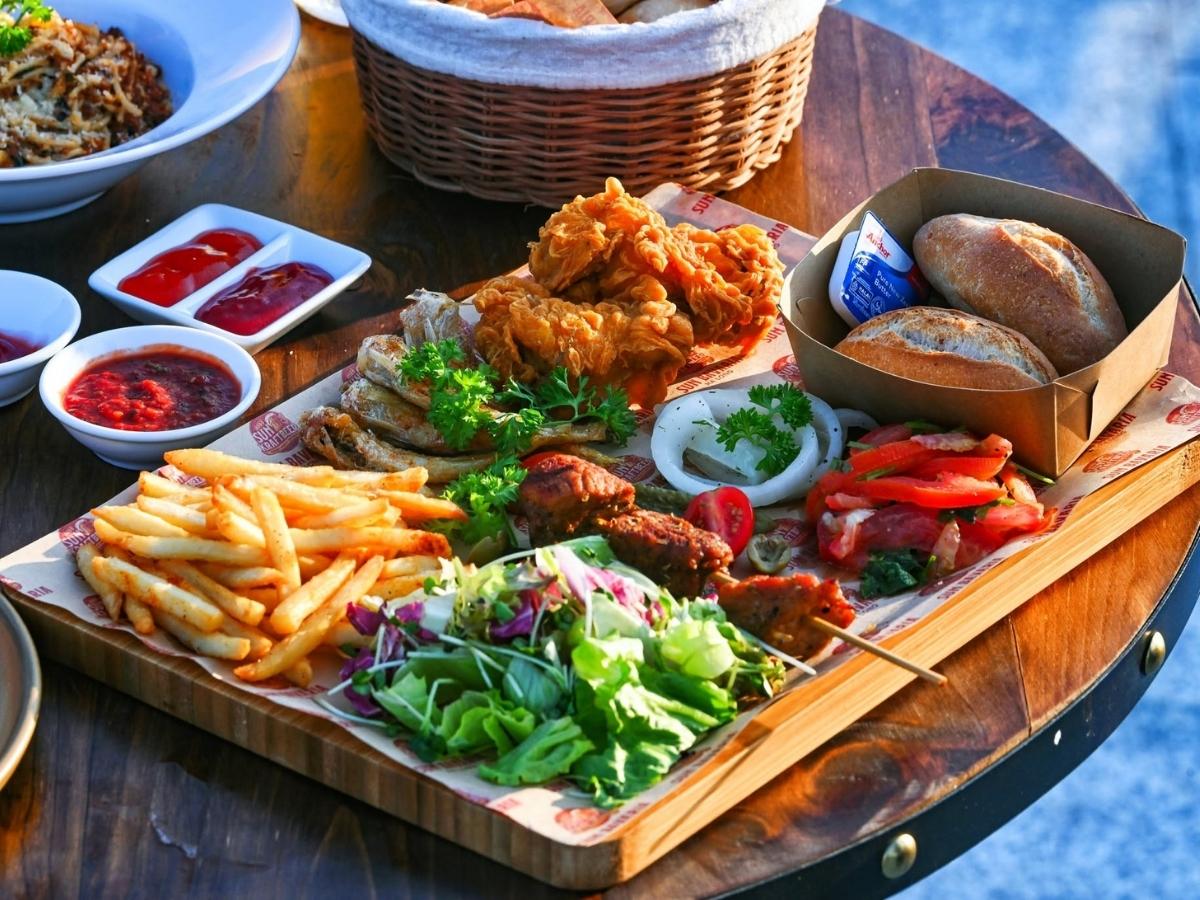 Sun Bavaria Ha Long là điểm dừng ăn uống có thể kết hợp trong hành trình khám phá VUI-Fest Ha Long (Nguồn: Sưu tầm)