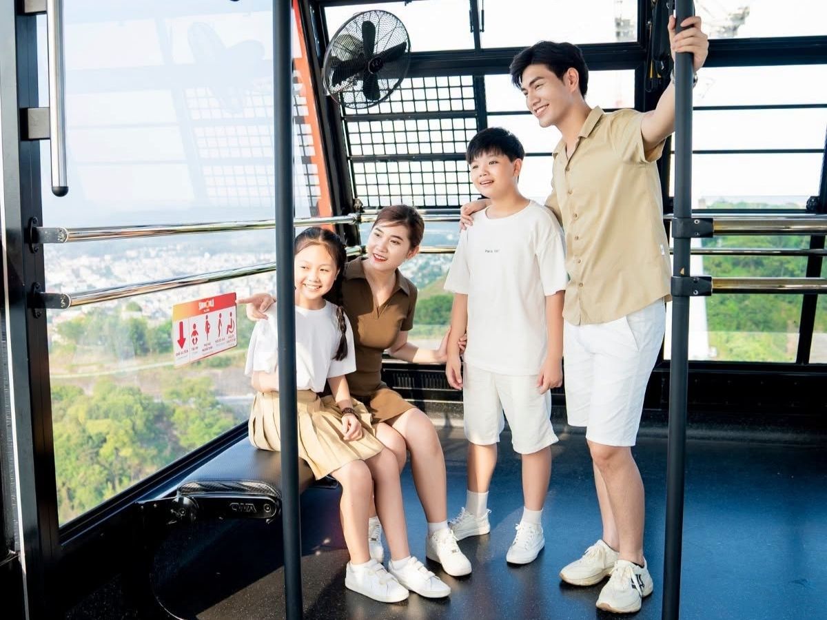 Từ trên cabin, du khách sẽ có tầm nhìn mở rộng về phía eo biển Cửa Lục, cầu Bãi Cháy và các đảo đá trên vịnh Hạ Long (Nguồn: Sưu tầm)