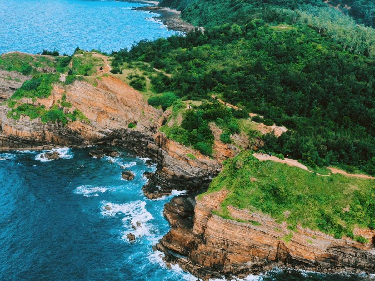 Là hòn đảo gần như còn nguyên vẹn về cảnh quan tự nhiên, đảo Cô Tô Con cần được gìn giữ để bảo tồn hệ sinh thái biển