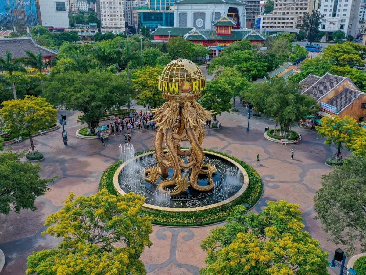 Sau khi kết thúc hành trình trên vịnh, du khách có thể vui chơi tại Sun World Ha Long