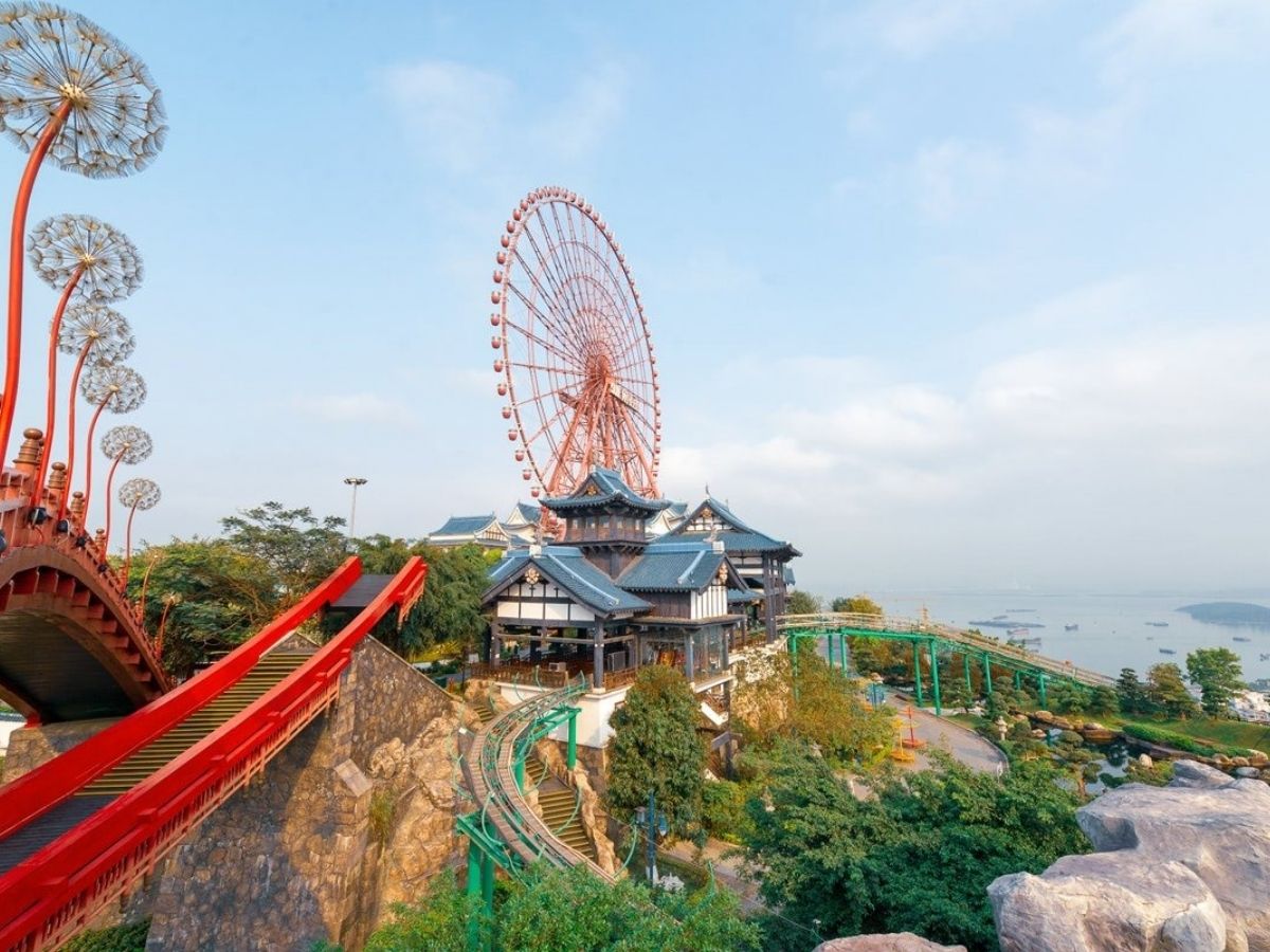 Nếu muốn ngắm trọn vẻ đẹp của thành phố từ trên cao, Sun Wheel là điểm chụp ảnh đẹp bên Vịnh Hạ Long không nên bỏ lỡ